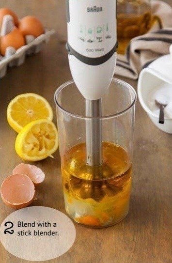 Самый простой в приготовлении Домашний вкуснейший майонез Нужно:2 яйца3 столовых ложки лимонного сока1 чайная ложка дижонской горчицы1/2 чайной ложки солиперец по вкусу1,25 стакана оливкового