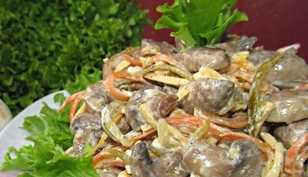 ТОП-6 ПРОСТЫХ, НО ВКУСНЫХ САЛАТОВ 1. САЛАТ С ЗАПРАВКОЙ ИЗ АВОКАДОИНГРЕДИЕНТЫ:Для салата: 1 пучок салата (у меня были зеленые части пекинской капусты), 3 обычных помидора или 6-8 помидоров черри,