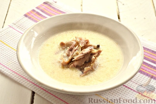 Чихиртма (куриный суп по-грузински) Курица - 500 г Яйцо куриное - 3 шт. Лимон - 1 шт. Лук репчатый - 1 шт. Мука пшеничная - 3 ст. ложки Масло растительное - 50 мл Петрушка свежая - 0,5 пучка